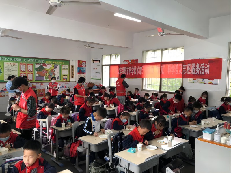 益阳市科技馆“益起爱”志愿者走进益师附小开展科普知识进校园志愿服务活动