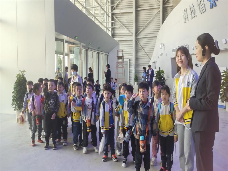 益阳市科技馆迎来第一批小观众